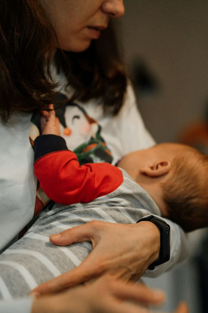 Essential Oils and Breastfeeding: What’s Safe and What to Avoid